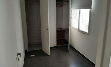 Piso al frente muy buena luz.