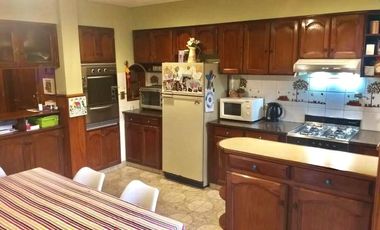 Casa 5 ambientes con pileta - Banfield Este