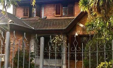 Casa 5 ambientes con pileta - Banfield Este