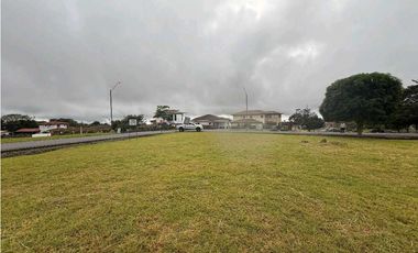 VENTA DE LOTE EN LOS MOLINOS 1,313 METROS DE ESQUINA