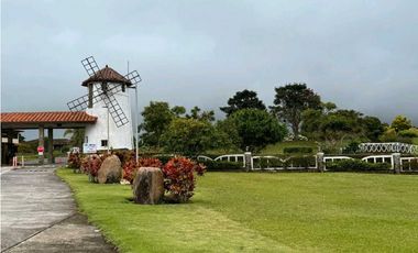 VENTA DE LOTE EN LOS MOLINOS 1,313 METROS DE ESQUINA