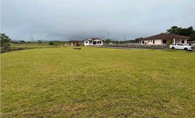 VENTA DE LOTE EN LOS MOLINOS 1,313 METROS DE ESQUINA