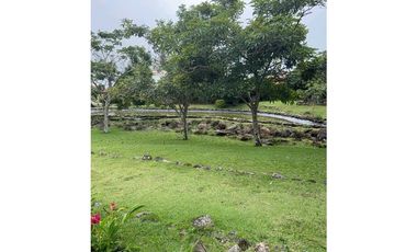 VENTA DE LOTE EN LOS MOLINOS 1,313 METROS DE ESQUINA