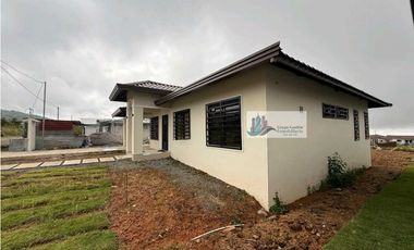 VENTA DE CASA EN ALTO BOQUETE 2R