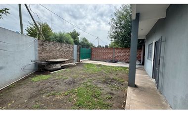 Venta casa con local Francisco lvarez