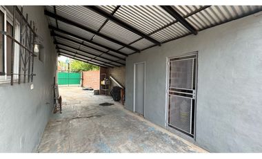 Venta casa con local Francisco lvarez