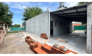 Venta casa con local Francisco lvarez