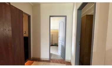 Venta casa con local Francisco lvarez