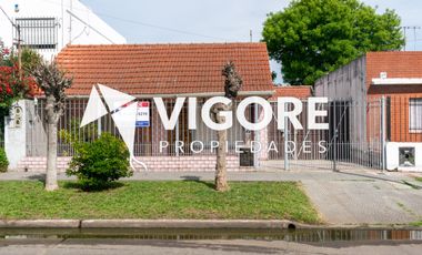 Casa en venta c/ cochera en Lomas de Zamora