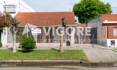 Casa en venta c/ cochera en Lomas de Zamora