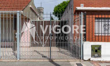 Casa en venta c/ cochera en Lomas de Zamora