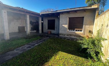 Casa en venta - 3 Dormitorios 1 Baño - 361,55mts2 - Saladillo