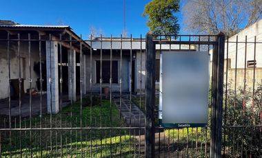 Casa en venta - 3 Dormitorios 1 Baño - 361,55mts2 - Saladillo