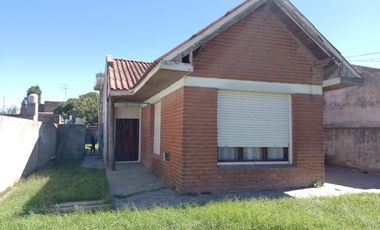 Casa en venta - 3 Dormitorios 2 Baños - Cochera - 400Mts2 - Necochea