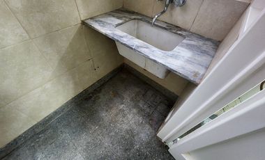 Oficina en alquiler 5 ambientes con cochera Solo uso comercial