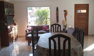 Casa en venta - 4 Dormitorios 3 Baños - Cochera - 405Mts2 - La Caleta, Mar de Cobo