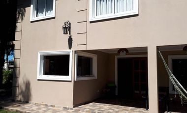 Casa en venta - 4 Dormitorios 3 Baños - Cochera - 405Mts2 - La Caleta, Mar de Cobo