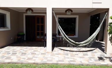 Casa en venta - 4 Dormitorios 3 Baños - Cochera - 405Mts2 - La Caleta, Mar de Cobo