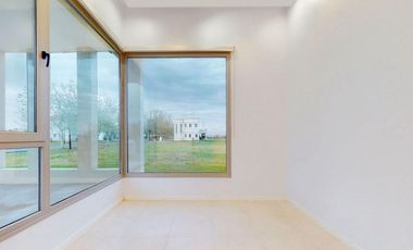 Casa en alquiler - 4 dormitorios 4 baños 190mts2 - Haras del Sur III