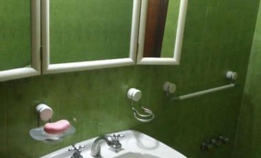 Casa en venta - 4 Dormitorios 3 Baños - Cochera - 300Mts2 - Cañuelas