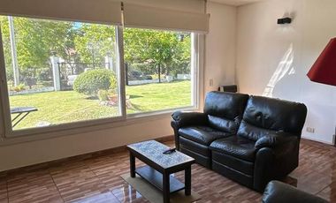 Casa en venta - 4 Dormitorios 3 Baños - Villa Gesell