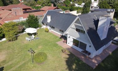 Casa en venta - 4 Dormitorios 3 Baños - Villa Gesell