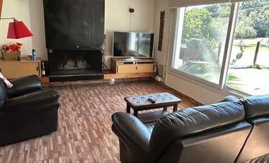 Casa en venta - 4 Dormitorios 3 Baños - Villa Gesell