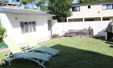 Casa en venta - 4 Dormitorios 3 Baños - Villa Gesell