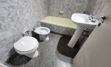 Departamento en alquiler 5 ambientes con cochera Solo uso comercial