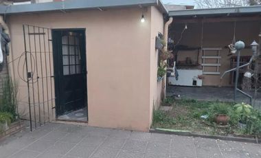 Casa en venta - 3 Dormitorios 2 Baños - 300mts2  - Almirante Brown