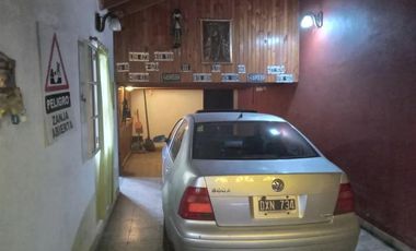 Casa en venta - 3 Dormitorios 2 Baños - 300mts2  - Almirante Brown