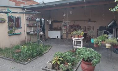 Casa en venta - 3 Dormitorios 2 Baños - 300mts2  - Almirante Brown