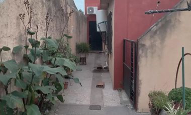 Casa en venta - 3 Dormitorios 2 Baños - 300mts2  - Almirante Brown
