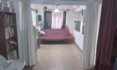 Casa en venta - 3 Dormitorios 2 Baños - 300mts2  - Almirante Brown