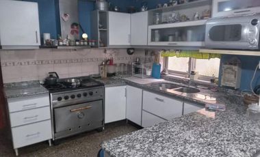 Casa en venta - 3 Dormitorios 2 Baños - 300mts2  - Almirante Brown