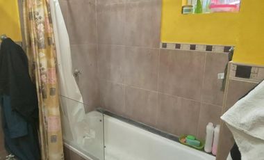 Casa en venta - 3 Dormitorios 2 Baños - 300mts2  - Almirante Brown