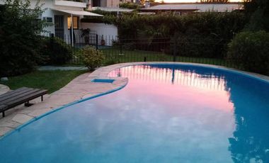 Casa en venta - 4 Dormitorios 3 Baños - Cocheras - 500Mts2 - Santa Teresa, Santa Fe