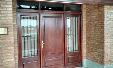 Casa en venta - 4 Dormitorios 3 Baños - Cocheras - 500Mts2 - Santa Teresa, Santa Fe