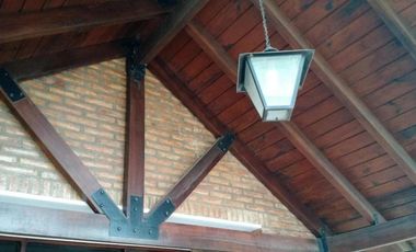 Casa en venta - 4 Dormitorios 3 Baños - Cocheras - 500Mts2 - Santa Teresa, Santa Fe