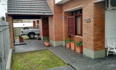Casa en venta - 4 Dormitorios 3 Baños - Cocheras - 500Mts2 - Santa Teresa, Santa Fe