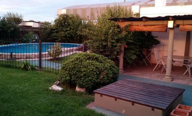 Casa en venta - 4 Dormitorios 3 Baños - Cocheras - 500Mts2 - Santa Teresa, Santa Fe