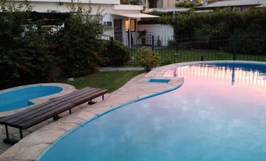 Casa en venta - 4 Dormitorios 3 Baños - Cocheras - 500Mts2 - Santa Teresa, Santa Fe