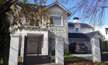Casa en venta - 4 Dormitorios 3 Baños - Cocheras - 660Mts2 - Mar del Plata
