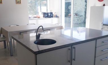 Casa en venta - 4 Dormitorios 3 Baños - Cocheras - 660Mts2 - Mar del Plata