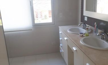 Casa en venta - 4 Dormitorios 3 Baños - Cocheras - 660Mts2 - Mar del Plata