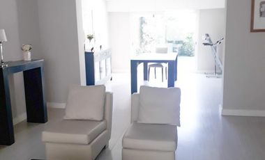 Casa en venta - 4 Dormitorios 3 Baños - Cocheras - 660Mts2 - Mar del Plata