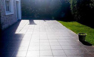 Casa en venta - 4 Dormitorios 3 Baños - Cocheras - 660Mts2 - Mar del Plata