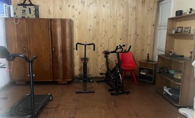 CASA ESPACIOSA, VERSÁTIL, AMPLIO TERRENO