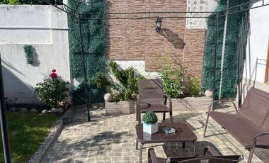 CASA ESPACIOSA, VERSÁTIL, AMPLIO TERRENO