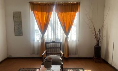 CASA ESPACIOSA, VERSÁTIL, AMPLIO TERRENO